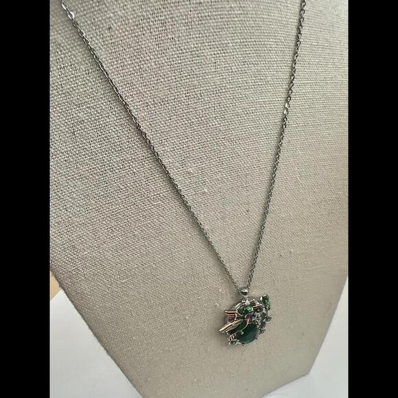 Stunning Hummingbird Pendant Necklace with Green Glass Gemstone - Picture 2 of 11